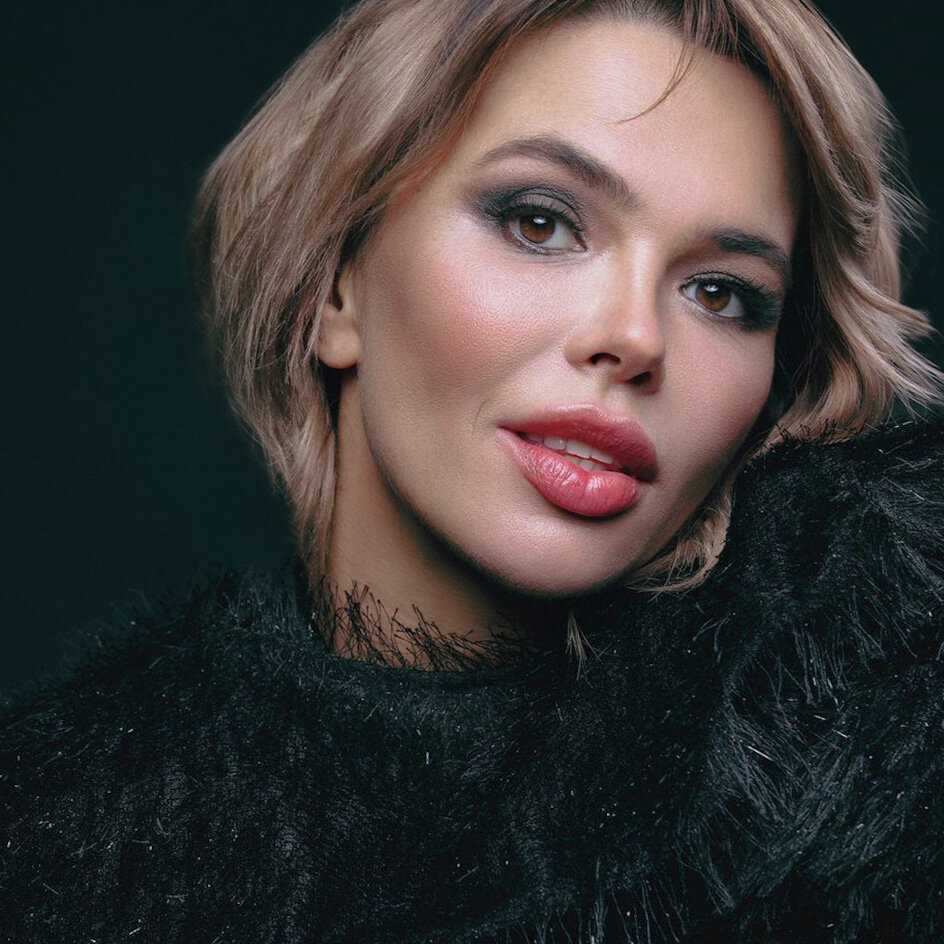 Карина до 20 лет Марина Юрьевна Зверева род 1977 – российская актриса театра, кино и телевидения, танцовщица и артистка эстрады, поэтесса, модель,