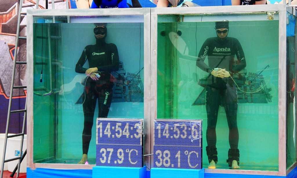 Мировой рекорд без воды. Мировой рекорд по задержке дыхания. Рекорд по задержке дыхания в воде. Том Ситас рекорд. Рекорд задержки дыхания под водой.