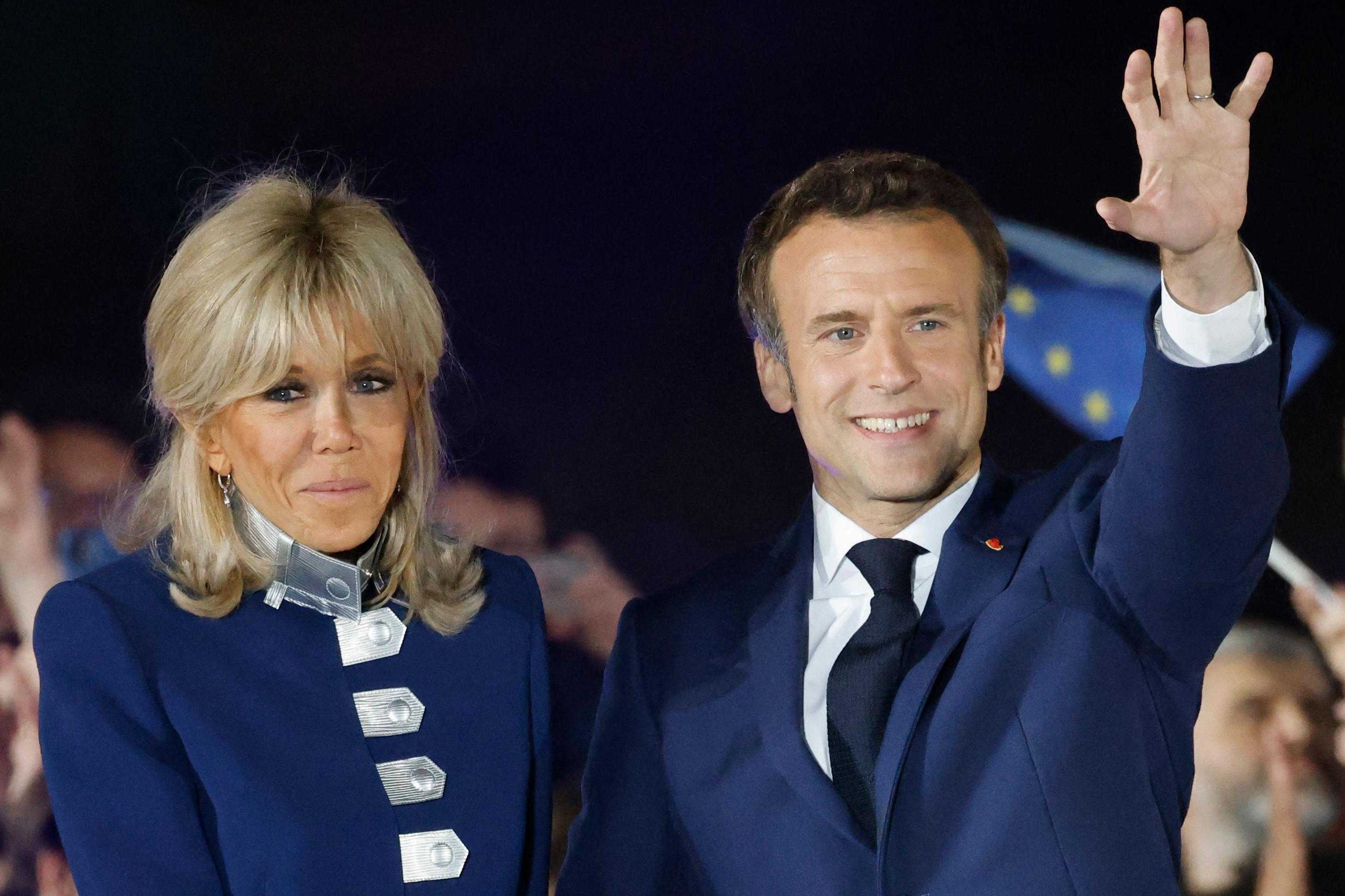 Кто жена макрона президента франции. Эммануэль Макрон и Бриджит Макрон 2022. Жена президента Франции Макрона. Эммануэль Макрон с женой 2022.