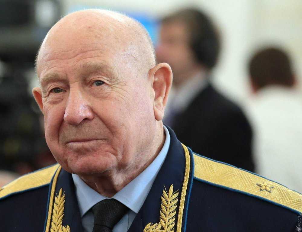 Леонов алексей архипович