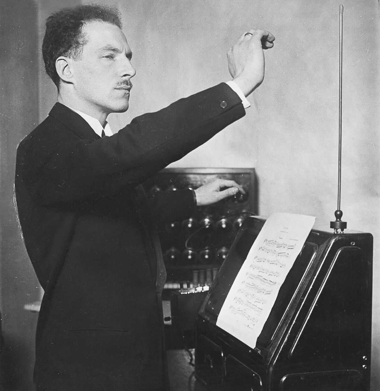 Лев термен