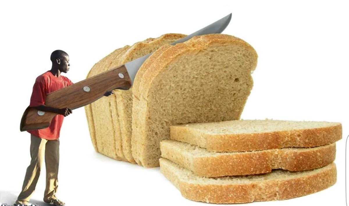 Человек есть много хлеба. Огромный хлеб. Огромная Буханка хлеба. Самый большой хлеб. Кусок хлеба.