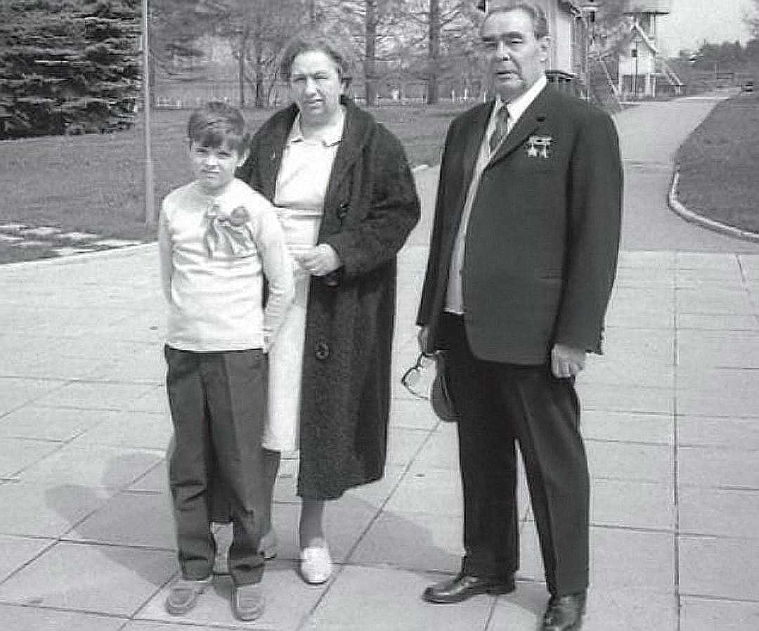 Путь от крестьянского сына до главы крупнейшего в мире государства: биография леонида брежнева