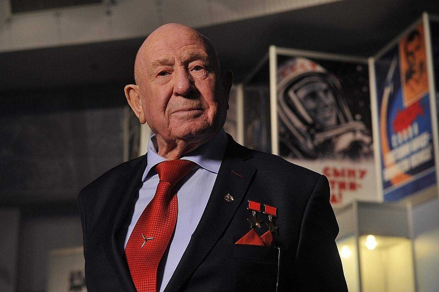 "я шагнул в эту бездну и...": 55 лет назад алексей леонов первым вышел в открытый космос • николай стариков